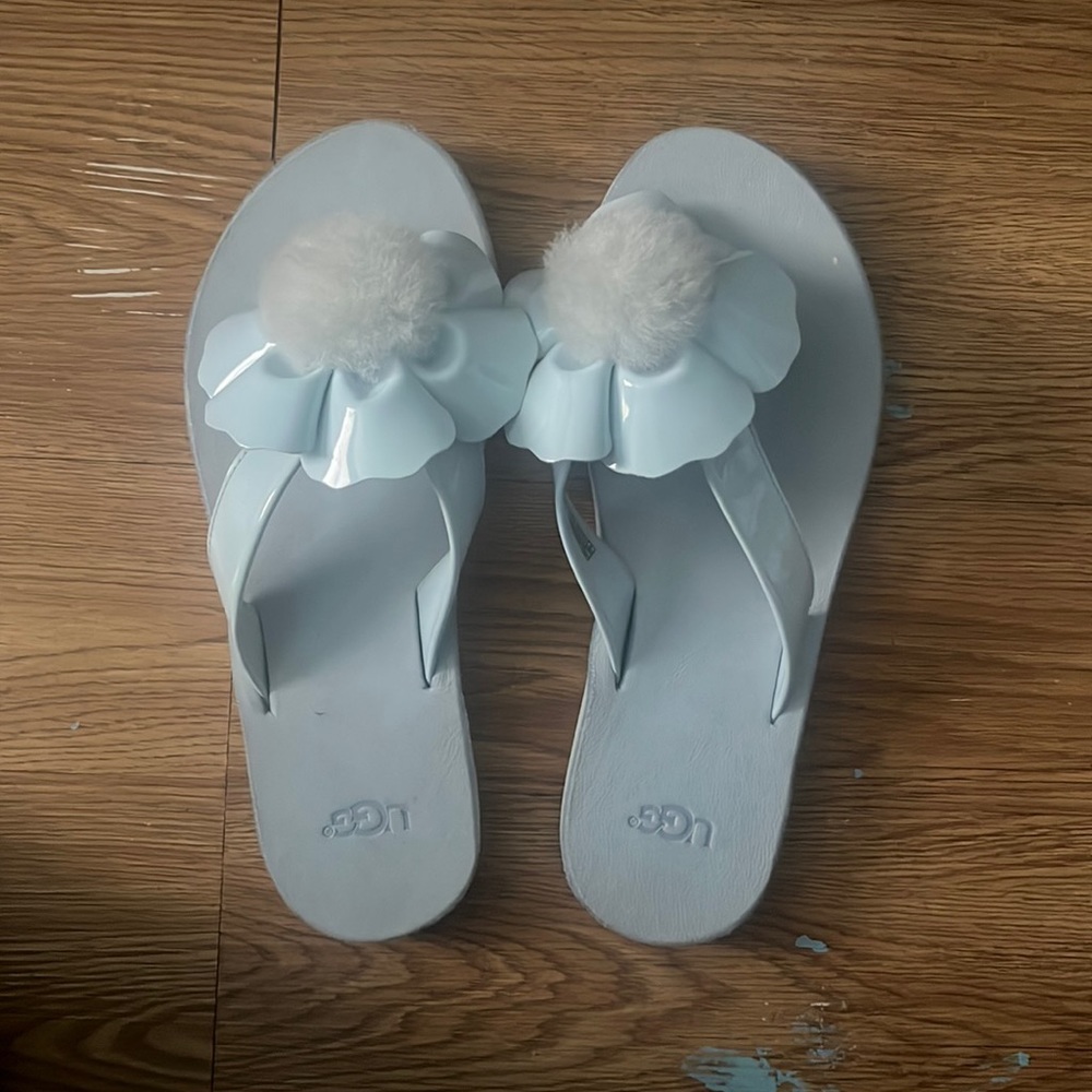 UGG SLIPPERS